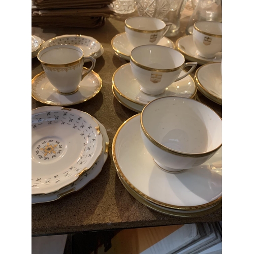 287 - A COLLECTION OF CHINA TO INCLUDE MINTON IN THE GOLDEN HERITAGE DESIGN AND ROYAL CROWN DERBY IN THE S... 