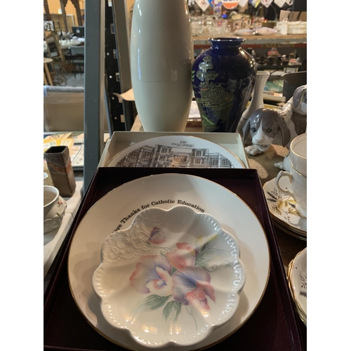 291 - A COLLECTION OF MIXED CERAMICS AND GLASS WARE