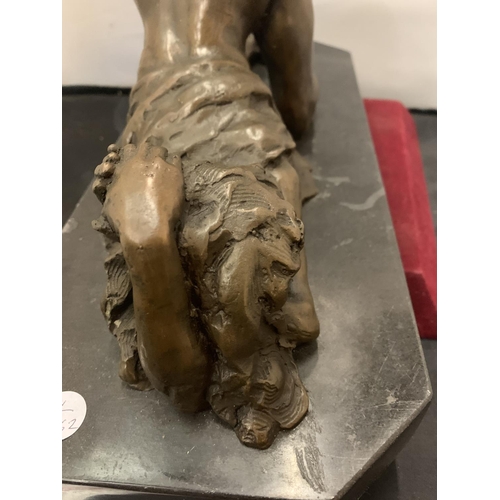 49A - A EROTIC BRONZE SCULPTURE OF A FEMALE NUDE ON MARBLE BASE