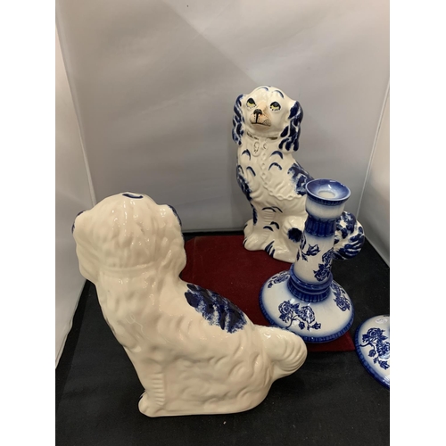 56 - A PAIR OF LARGE BLUE AND WHITE STAFFORDSHIRE FLATBACK SPANIELS TO INCLUDE A PAIR OF CARLTON WARE CAN... 