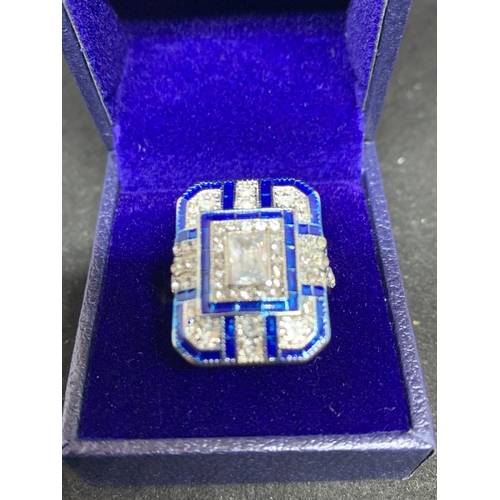 611 - A LARGE BLUE HEXAGONAL ART DECO STYLE DRESS RING SIZEL1/2 6.81 GRAMS WITH PRESENTATION BOX