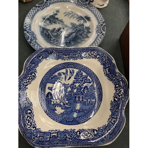 80 - A SELECTION OF BLUE AND WHITE WARE TO INCLUDE A SPODE TANKARD AND A PLATE DATED 'XMAS 1927'