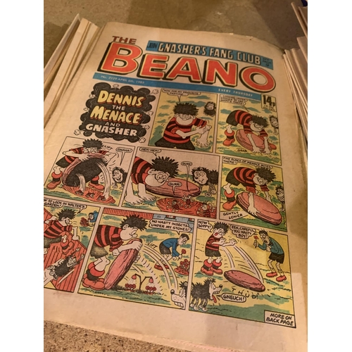 806 - A QUANTITY OF VINTAGE 'BEANO' COMICS