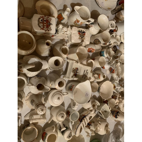 816 - A LARGE QUANTITY OF CRESTWARE