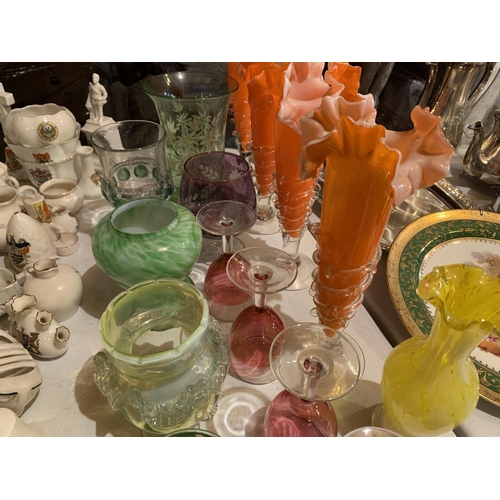 817 - AN ASSORTMENT OF VARIOUS COLOURED GLASS ITEMS