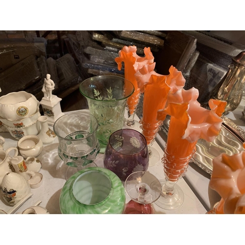 817 - AN ASSORTMENT OF VARIOUS COLOURED GLASS ITEMS