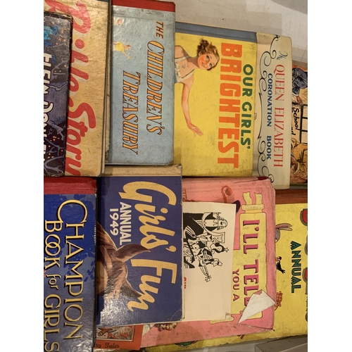 821 - A VARIETY OF VINTAGE CHILDRENS BOOKS