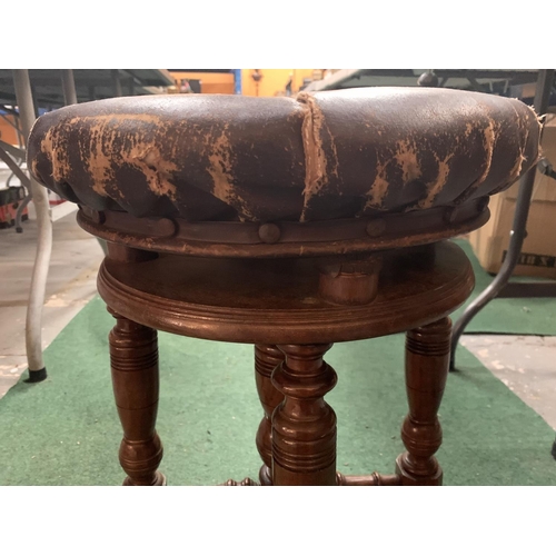 90 - A VINTAGE ROUND LEATHER BUTTONED PIANO STOOL