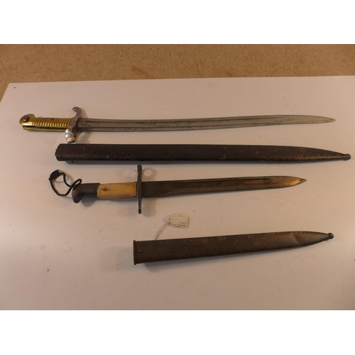 468 - A SWISS SCHMIT RUBIN MODEL 1889 BAYONET, 30CM BLADE, LOOSE REPLACEMENT GRIPS, AND A FRENCH M1842/59 ... 