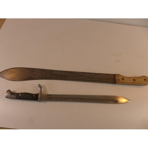 475 - AN IMPERIAL GERMAN S98 BAYONET, 36CM BLADE AND A MACHETE (2)