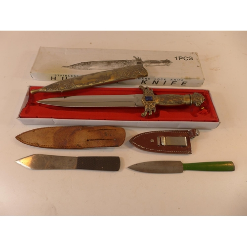 478 - A BOXED KNIFE, 21CM BLADE AND TWO THROWING KNIVES, BLADES 10CM AND 11CM (3)