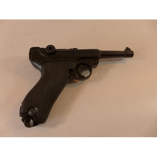 479 - A BOXED REPLICA NON-FIRING DENIX LUGER PISTOL