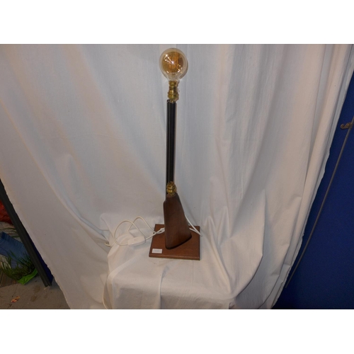 406 - AN UNUSUAL QUIRKY 12 BORE DOUBLE BARRELED SHOTGUN LAMP, HEIGHT 73CM