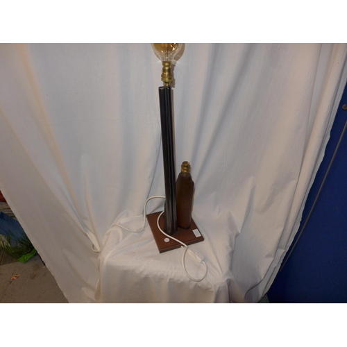 406 - AN UNUSUAL QUIRKY 12 BORE DOUBLE BARRELED SHOTGUN LAMP, HEIGHT 73CM