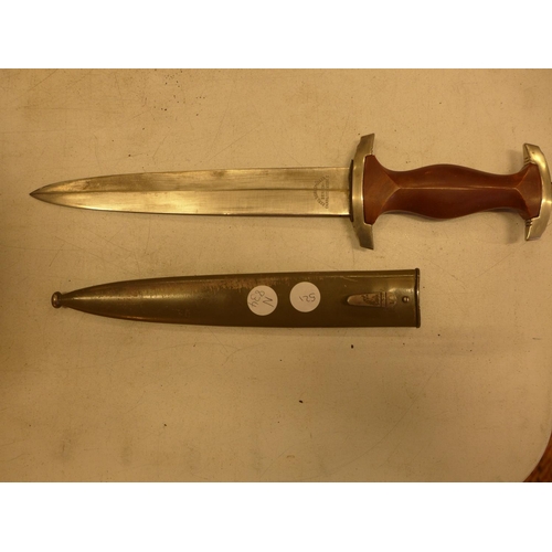 521 - A GERMAN MID 20TH CENTURY NPEA DAGGER, 22CM BLADE WITH INSCRIPTION, COMPLETE WITH SCABBARD