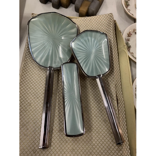 154 - AN ART DECO 1950s VANITY SET