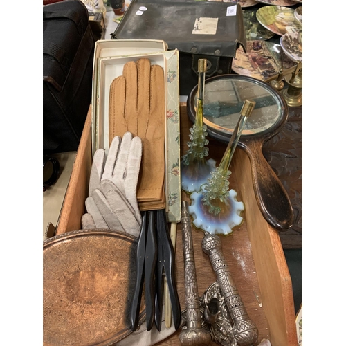 186 - AN ASSORTMENT OF ITEMS TO INCLUDE SILVER PLATED WARE, LEATHER GLOVES, HAND MIRROR ETC