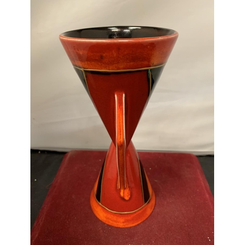 701 - A HAND PAINTED AND SIGNED IN GOLD ANITA HARRIS YO YO VASE