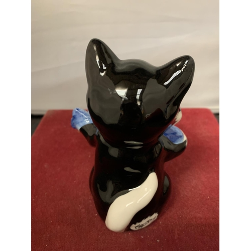 705 - A LORNA BAILEY VASE CAT PIKEY SIGNED