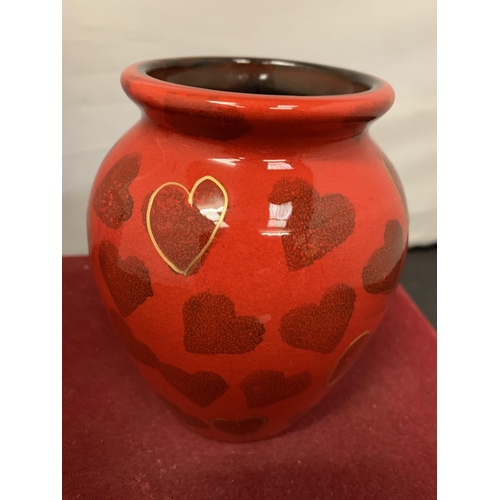 717 - A HAND PAINTED AND SIGNED IN GOLD ANITA HARRIS HEART VASE