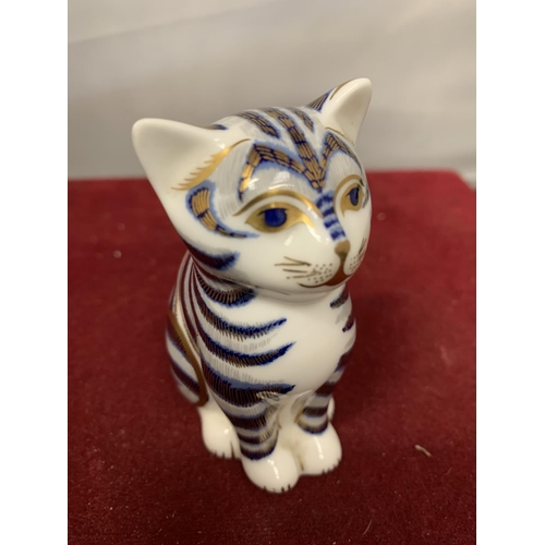 750 - A ROYAL CROWN DERBY CAT