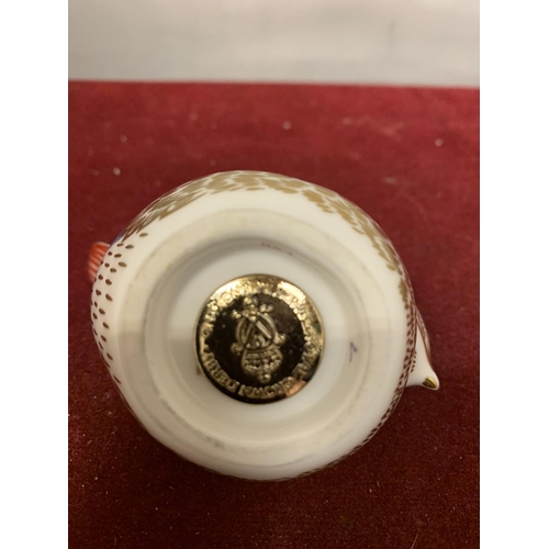 751 - A ROYAL CROWN DERBY GOLDCREST WITH A GOLD STOPPER