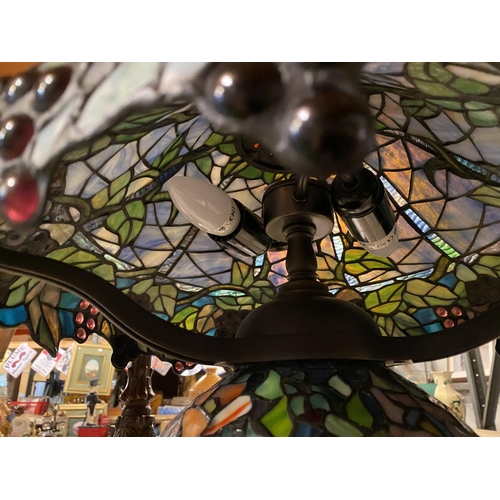 845 - A TIFFANY STYLE TABLE LAMP