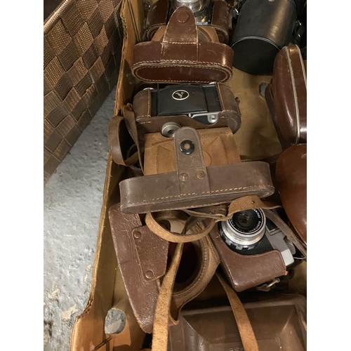 885 - A LARGE SELECTION OF VINTAGE AND RETRO CAMERAS TO INCLUDE A ROLLEICORD  AND A BOXED BUTTERFIELD FOCU... 