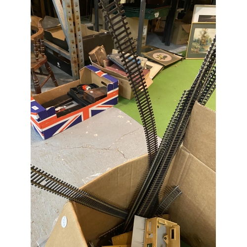 893 - A LARGE QUANTITY OF MODEL RAILWAY ITEMS TO INCLUDE HORNBY, METAL TRAINS AND TRACK ETC