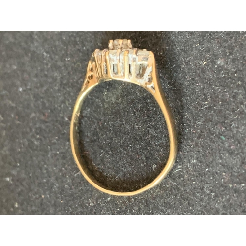 599 - A 9 CARAT GOLD RING WITH NINE CLEAT STONES IN A DIAMOND DESIGN