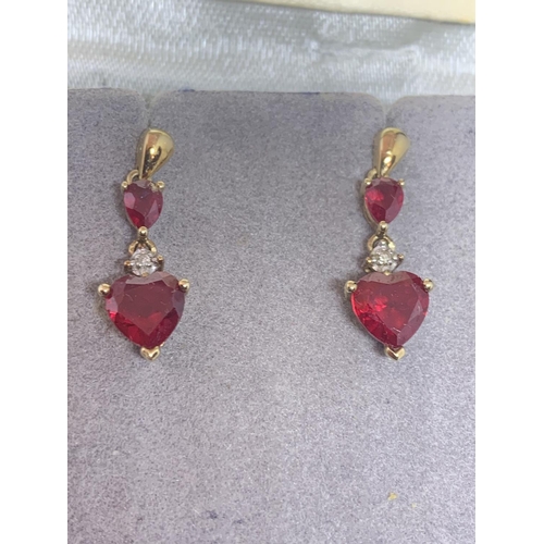 606 - A PAIR OF 9 CARAT GOLD AND GARNET EARRINGS IN A PRESENTATION BOX