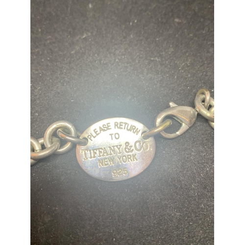 607 - A HEAVY CHAIN WITH PLATE 'PLEASE RETURN TO TIFFANY & CO NEW YORK 925'