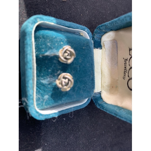 622 - A PAIR OF WHITE METAL EARRINGS IN A ROSE DESIGN IN A PRESENTATION BOX