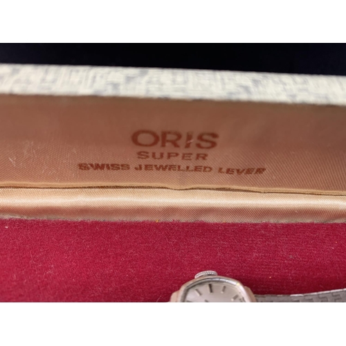 625 - AN ORIS WHITE METAL LADIES WRIST WATCH IN ORIGINAL PRESENTATION BOX