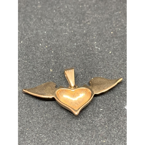 664 - AN 18 CARAT GOLD NECKLACE FOB DEPICTING HEART AND WINGS GROSS WEIGHT 3.2 GRAMS