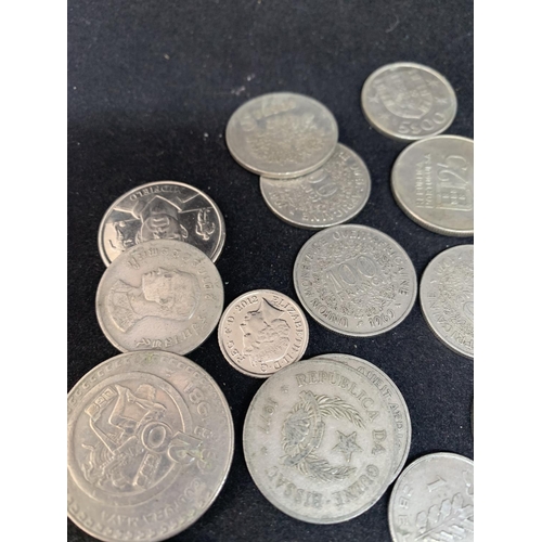 685 - A LARGE QUANTITY OF OLD COINS