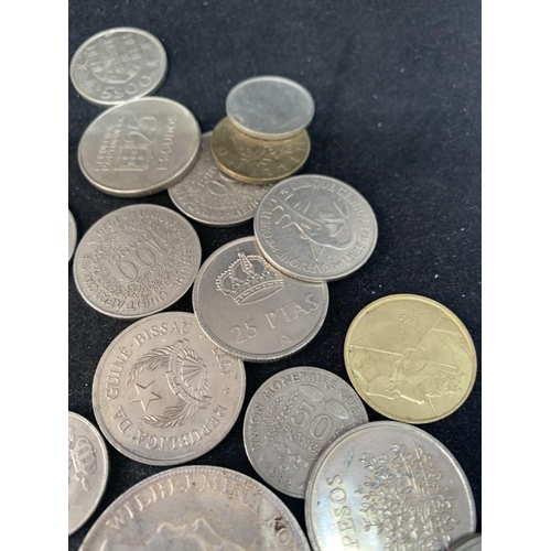 685 - A LARGE QUANTITY OF OLD COINS