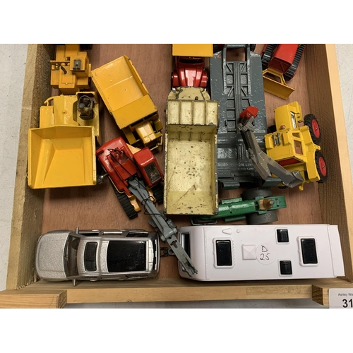 313 - A COLLECTION OF CONSTRUCTION MODELS TO INCLUDE DINKY, CORGI, MATCHBOX, ETC