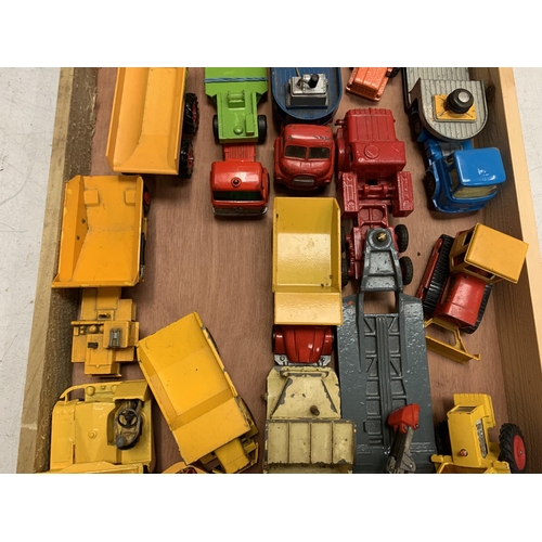 313 - A COLLECTION OF CONSTRUCTION MODELS TO INCLUDE DINKY, CORGI, MATCHBOX, ETC