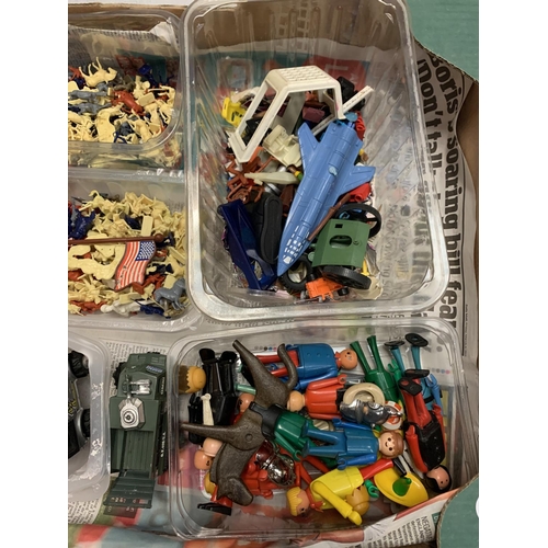 323 - A COLLECTION OF VARIOUS TOYS TO INCLUDE FIGURES