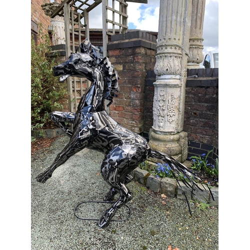 19 - A LARGE METAL SCULPTURE IN THE FORM OF A REARING HORSE H: 125CM