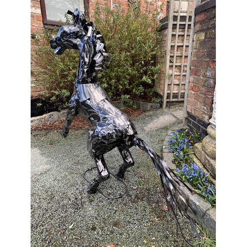 19 - A LARGE METAL SCULPTURE IN THE FORM OF A REARING HORSE H: 125CM