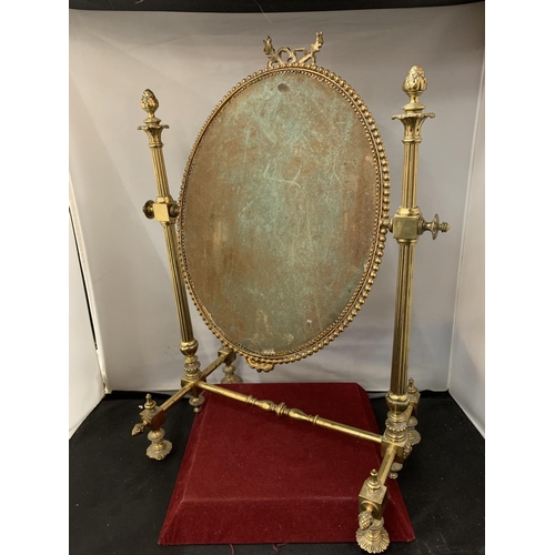 26 - A DECORATIVE VINTAGE BRASS SWIVEL DRESSING TABLE MIRROR ON A STAND TOTAL H: 25CM