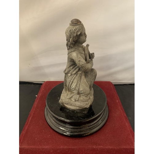 5 - A VINTAGE SPELTER FIGURINE ON A PLINTH IN THE FORM OF AN ANGEL H: 23CM