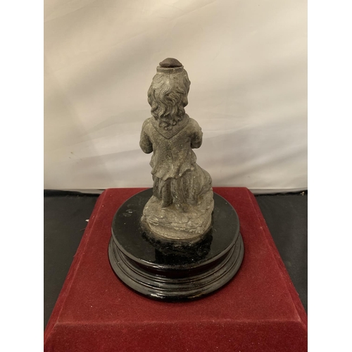 5 - A VINTAGE SPELTER FIGURINE ON A PLINTH IN THE FORM OF AN ANGEL H: 23CM