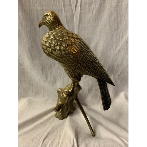 58 - A LARGE BRASS SCULPTURE OF A BIRD OF PREY - 39CM HIGH