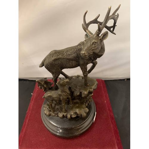 6 - A BRONZE IN THE FORM OF A STAG AND FAWN MOUNTED ON A WOODEN BASE H:APPROXIMATELY 28CM