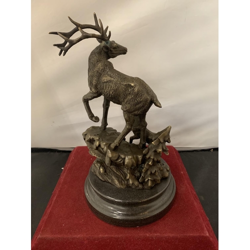 6 - A BRONZE IN THE FORM OF A STAG AND FAWN MOUNTED ON A WOODEN BASE H:APPROXIMATELY 28CM