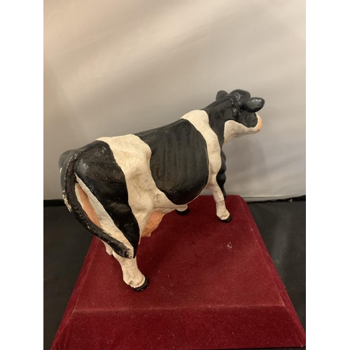 9 - A HEAVY CAST HAND PAINTED BLACK AND WHITE COW DOORSTOP WEIGHING APPROXIMATELY 5 KG H: 20CM