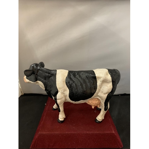 9 - A HEAVY CAST HAND PAINTED BLACK AND WHITE COW DOORSTOP WEIGHING APPROXIMATELY 5 KG H: 20CM